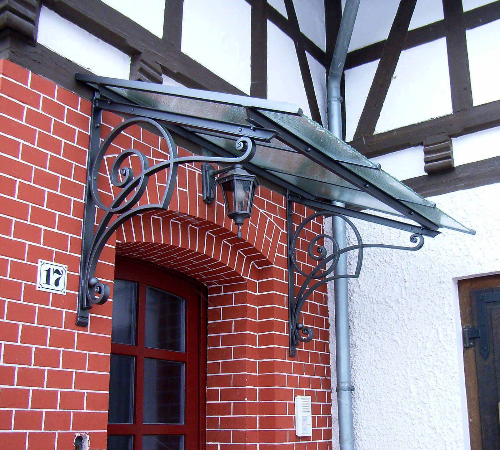 jugendstil-vordach-butzerschmiede-geschmiedete-vord-cher