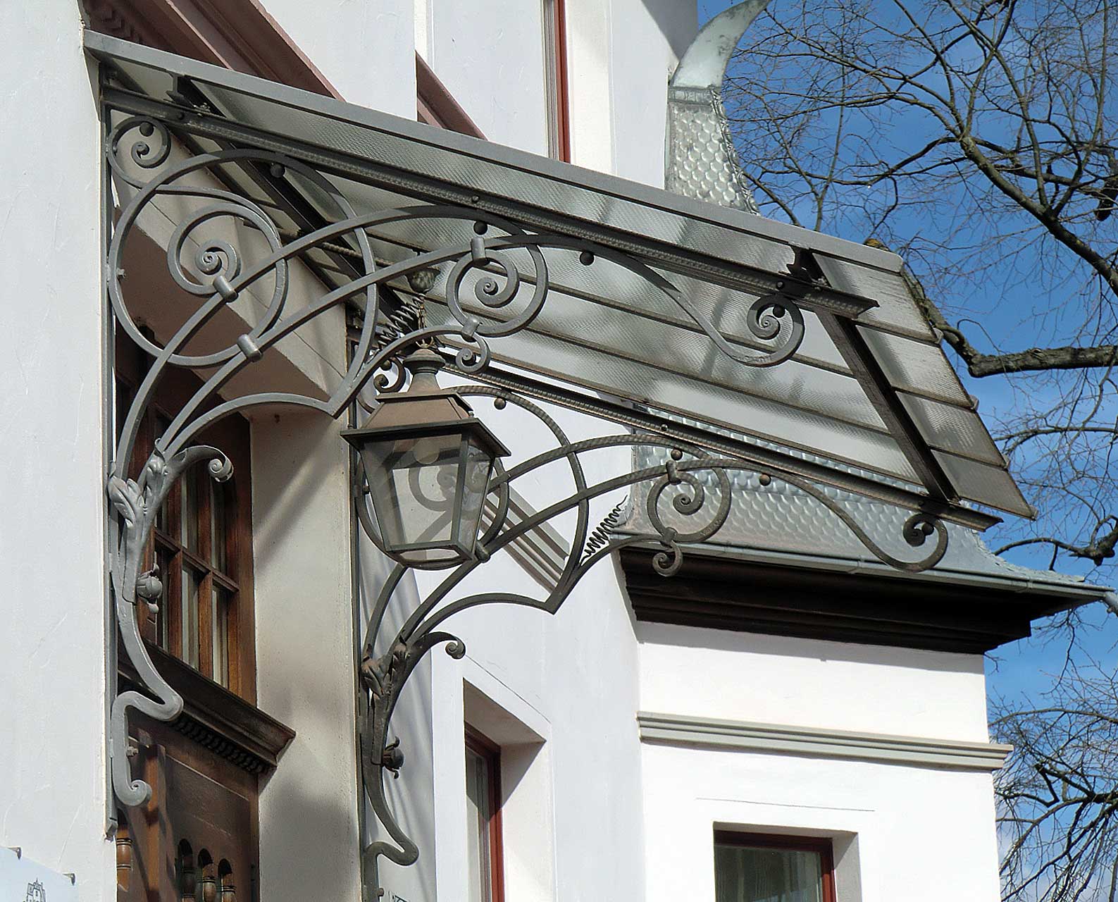 jugendstil-vordach-butzerschmiede-geschmiedete-vord-cher